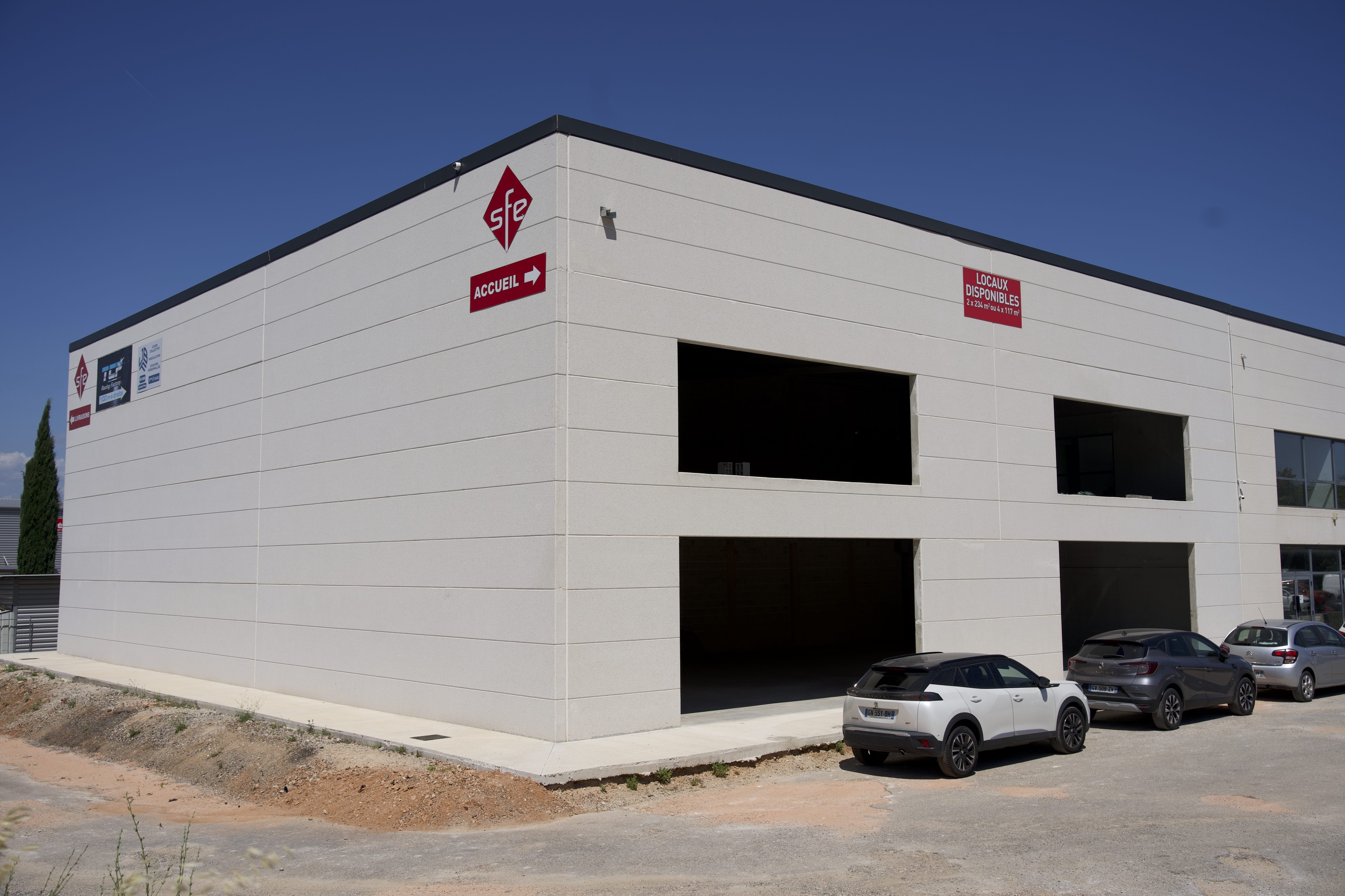 Location Local d'activités 117 m² à 234 m²
